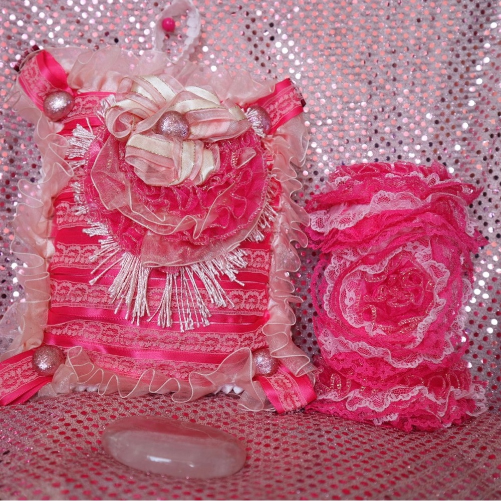 Hand Crafted Passionate Embrace & Lace Gypsy Jar Rose-Scented - Picture 3 of 10
